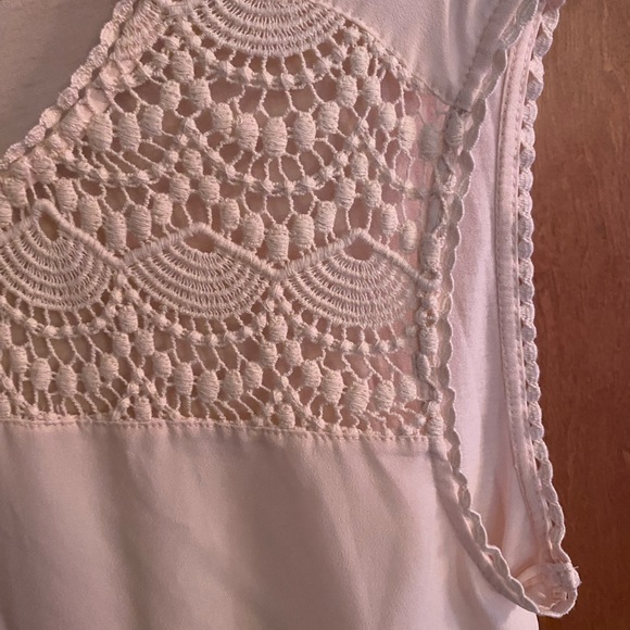 The Limited sleeveless lacy blouse size M - Picture 5 of 5